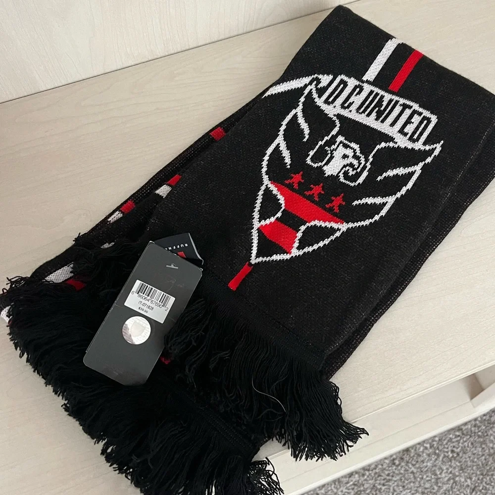 NWT DC United Scarf